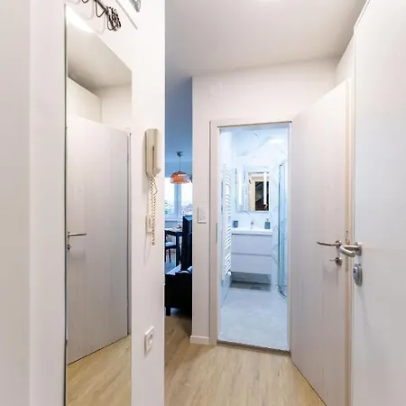 Elegant Tour As Studio Gilly With Open Views And A Balcony In The Center Ljubljana Exterior photo