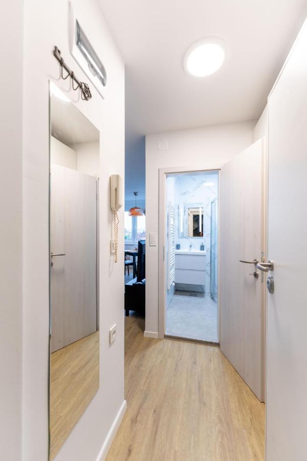 Elegant Tour As Gilly With Open Views And A Balcony In The Center