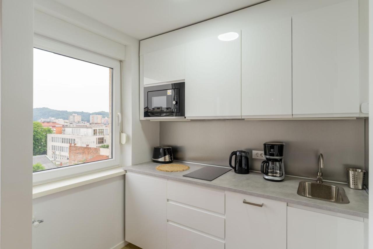 Elegant Tour As Gilly With Open Views And A Balcony In The Center